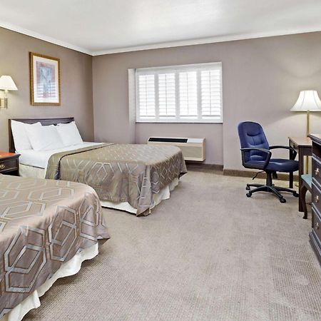 Days Inn By Wyndham West Covina Zewnętrze zdjęcie
