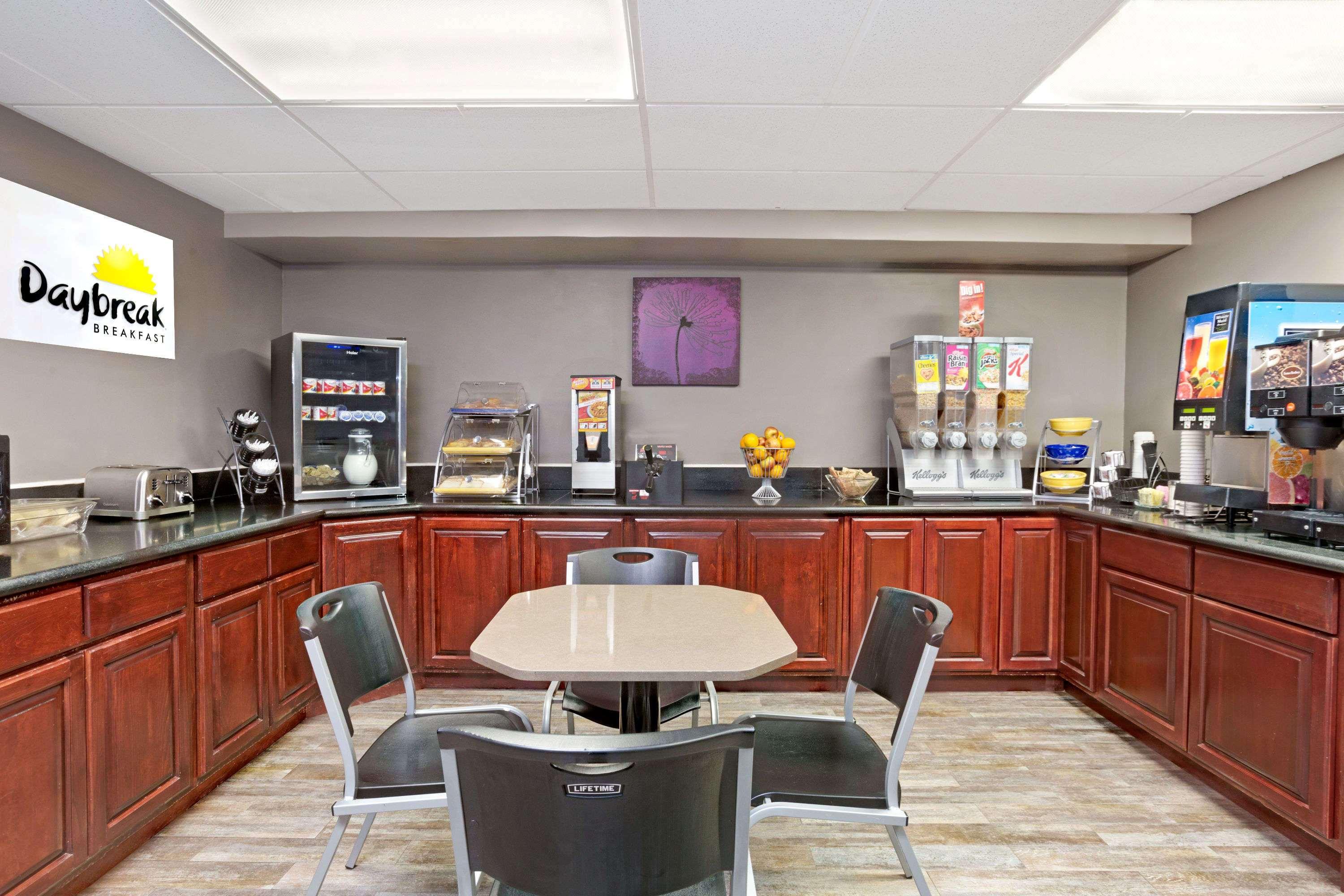 Days Inn By Wyndham West Covina Zewnętrze zdjęcie