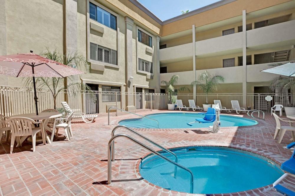 Days Inn By Wyndham West Covina Zewnętrze zdjęcie