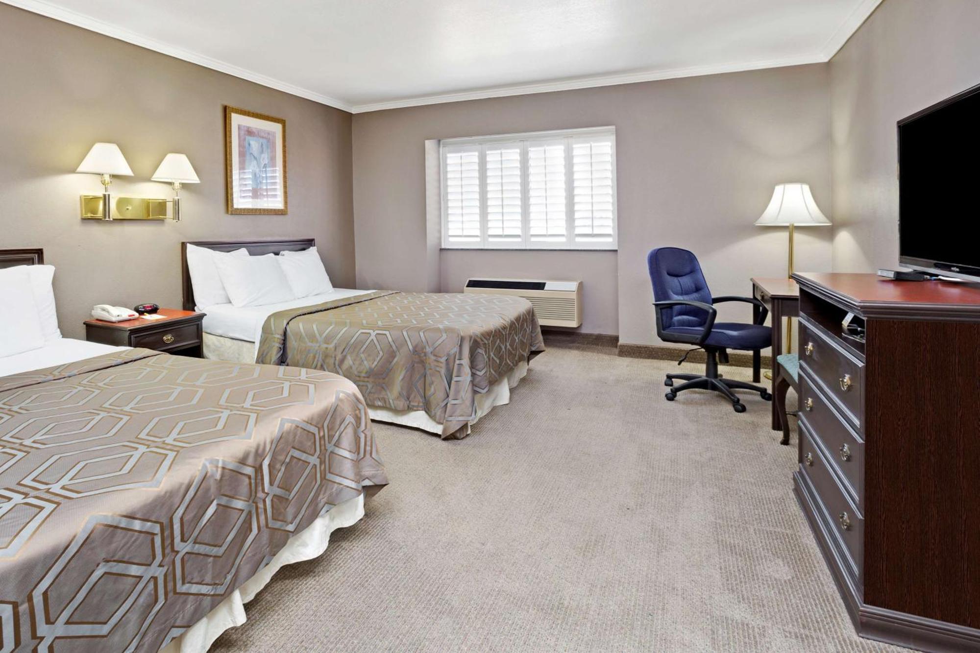 Days Inn By Wyndham West Covina Zewnętrze zdjęcie